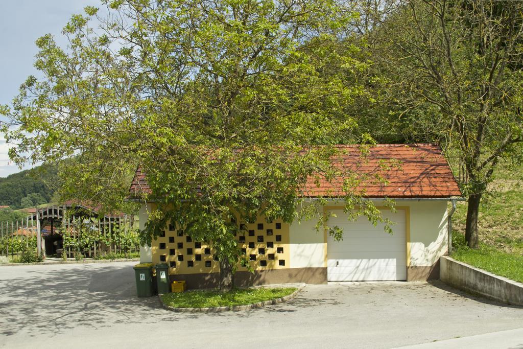 Villa Tourist Farm Mraz Podcetrtek Esterno foto
